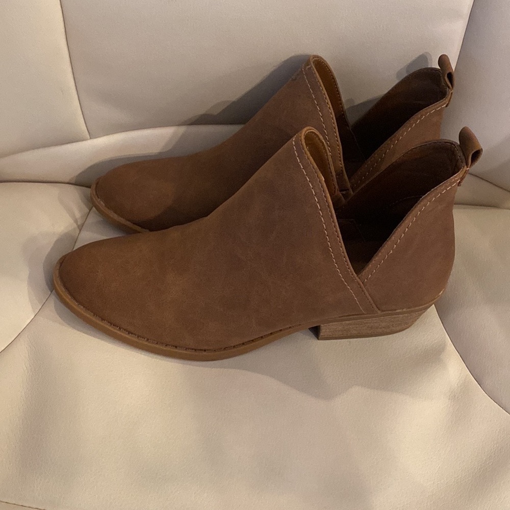 Brown Universal Thread Black Booties Never Worn - image 3